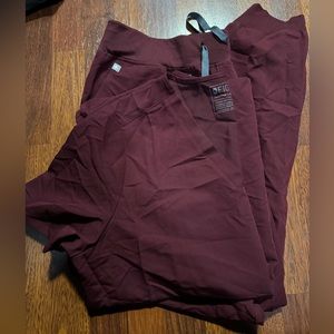 Figs Maroon Scrub Set